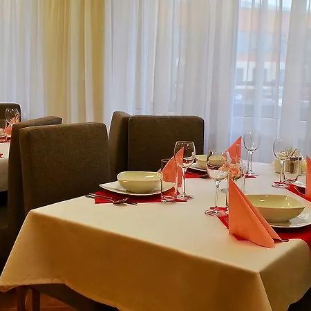 Fortis بيت شباب استروينكا